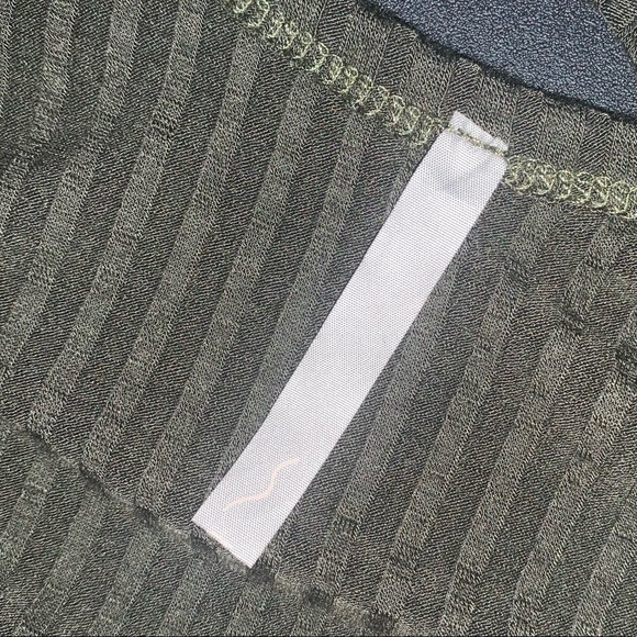 Olive green long sleeve ribbed v-neck top with strappy open back 🍃 - Picture 11 of 11